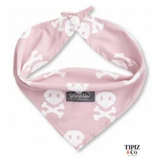 Pañoleta rosa calaveras blancas